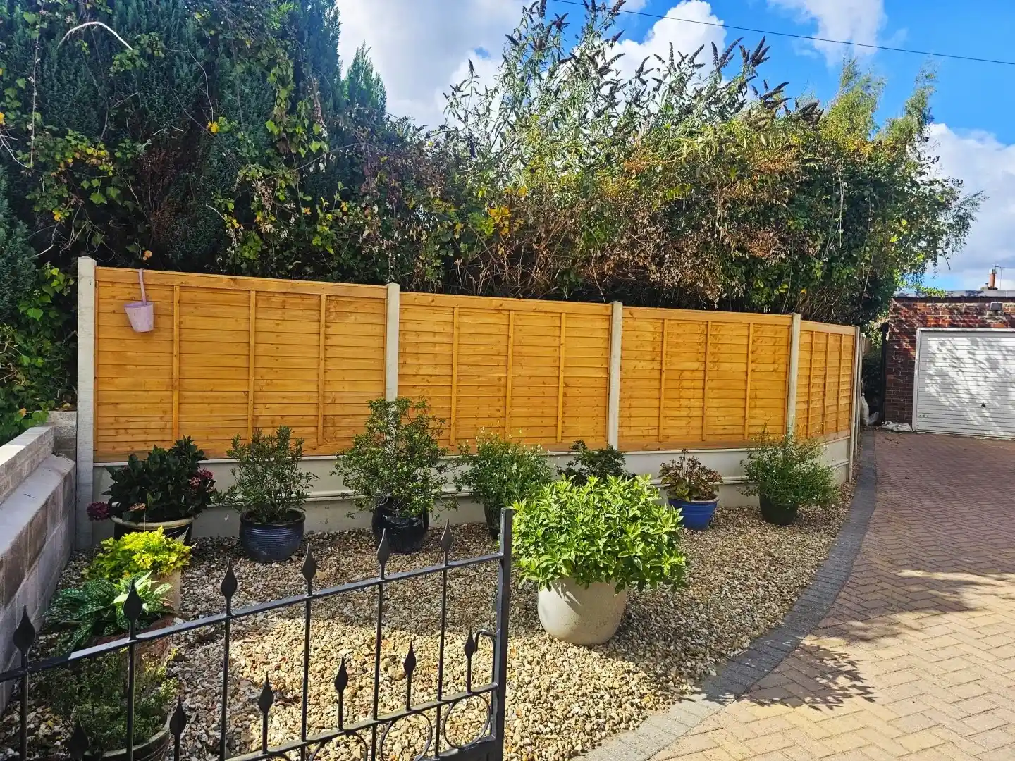 Landscaping & Fencing Chard background